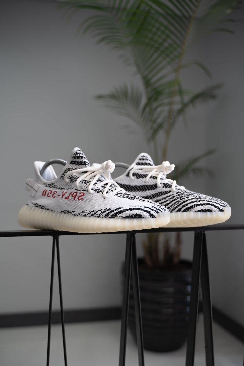 Adidas Yeezy Boost 350 V2 Zebra - La Familia Street Culture - YEEZY - Adidas Yeezy Boost 350 V2 Zebra - La Familia Street Culture - 350 - Yeezy - YZY
