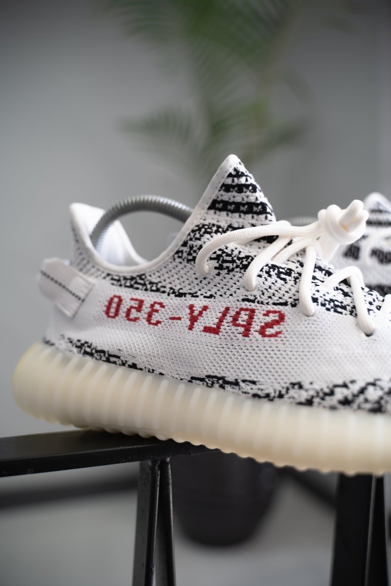 Adidas Yeezy Boost 350 V2 Zebra - La Familia Street Culture - YEEZY - Adidas Yeezy Boost 350 V2 Zebra - La Familia Street Culture - 350 - Yeezy - YZY