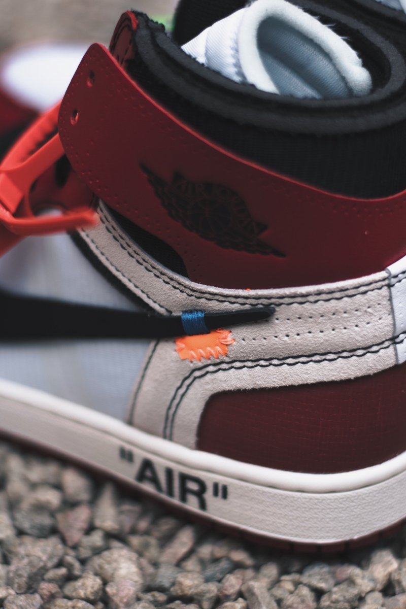 Jordan 1 Off - White retro The 10: Chicago - La Familia Street Culture - Air Jordan - Jordan 1 Off - White retro The 10: Chicago - La Familia Street Culture - Air Jordan - Chicago - Deconstructed