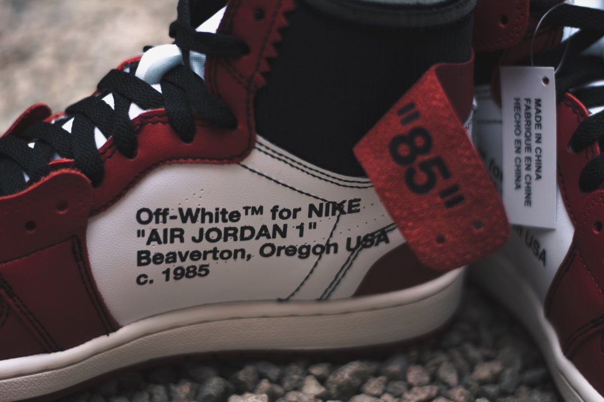 Jordan 1 Off - White retro The 10: Chicago - La Familia Street Culture - Air Jordan - Jordan 1 Off - White retro The 10: Chicago - La Familia Street Culture - Air Jordan - Chicago - Deconstructed