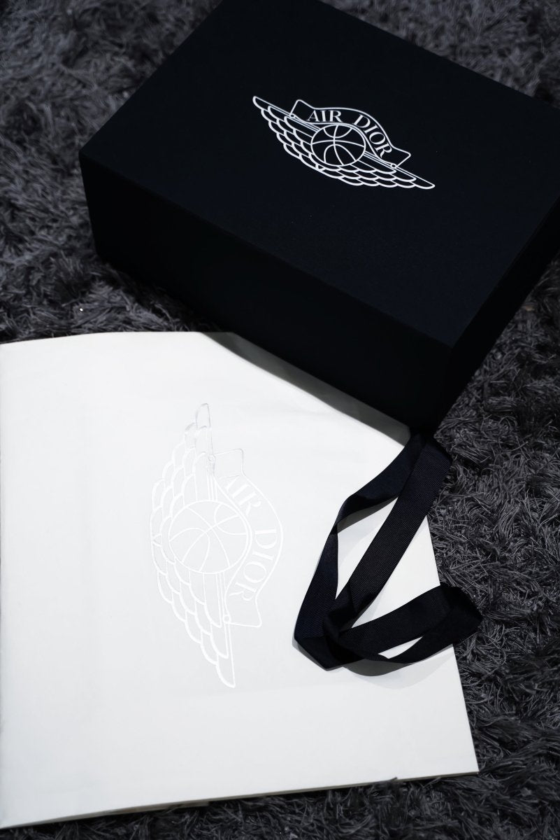 Jordan 1 Retro High Dior - La Familia Street Culture - Air Jordan - Jordan 1 Retro High Dior - La Familia Street Culture - air Dior - Air Jordan - Air Jordan 1