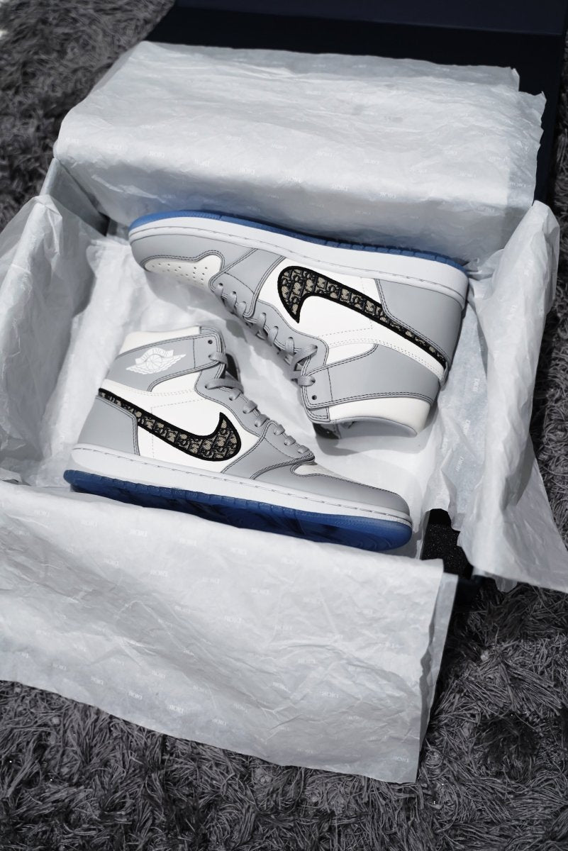 Jordan 1 Retro High Dior - La Familia Street Culture - Air Jordan - Jordan 1 Retro High Dior - La Familia Street Culture - air Dior - Air Jordan - Air Jordan 1