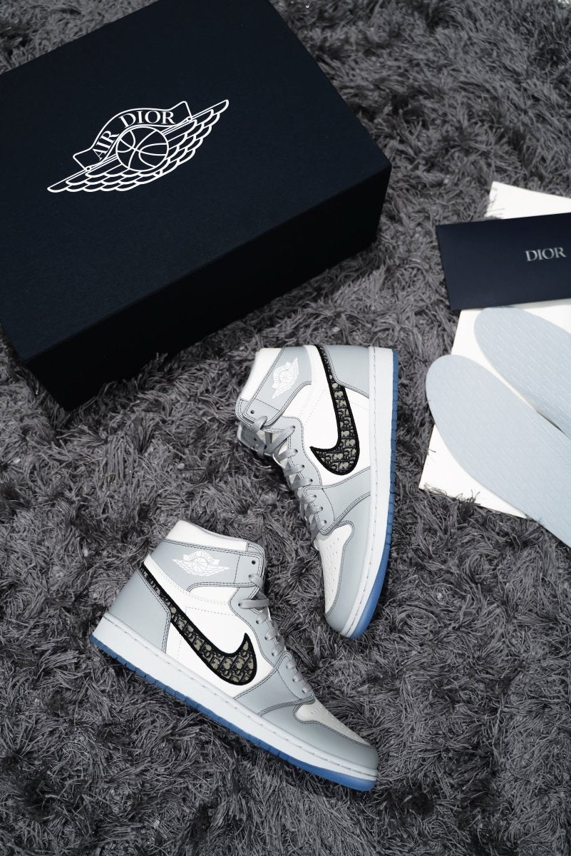 Jordan 1 Retro High Dior - La Familia Street Culture - Air Jordan - Jordan 1 Retro High Dior - La Familia Street Culture - air Dior - Air Jordan - Air Jordan 1