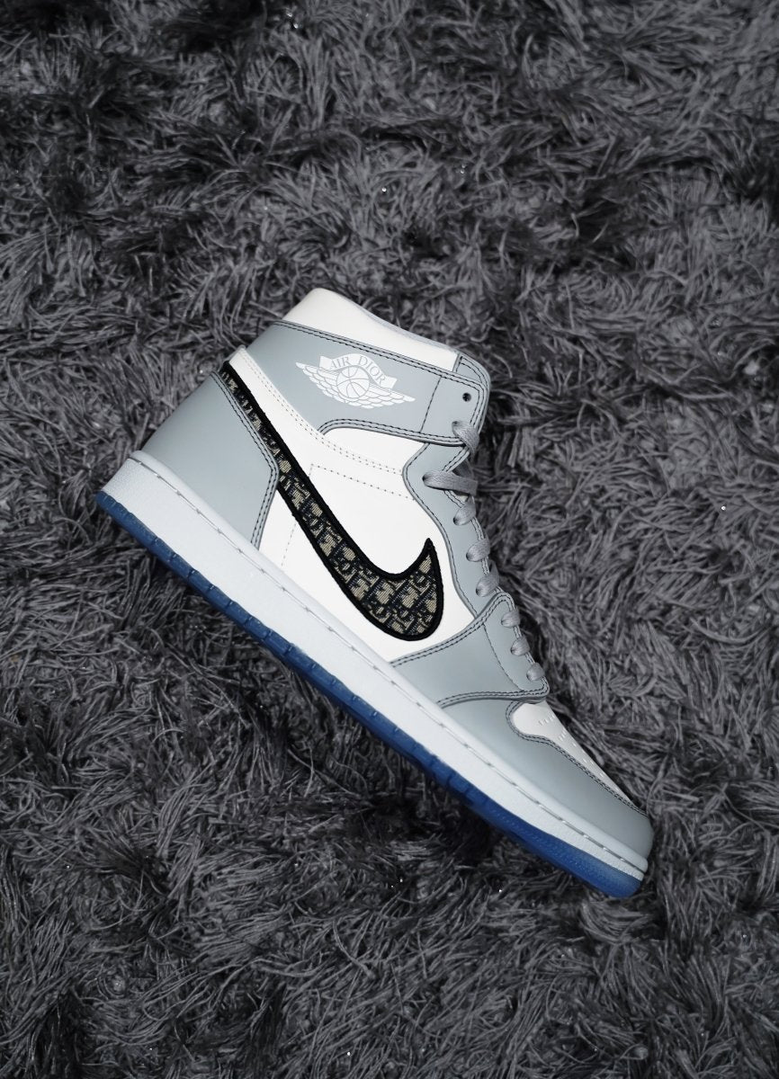 Jordan 1 Retro High Dior - La Familia Street Culture - Air Jordan - Jordan 1 Retro High Dior - La Familia Street Culture - air Dior - Air Jordan - Air Jordan 1