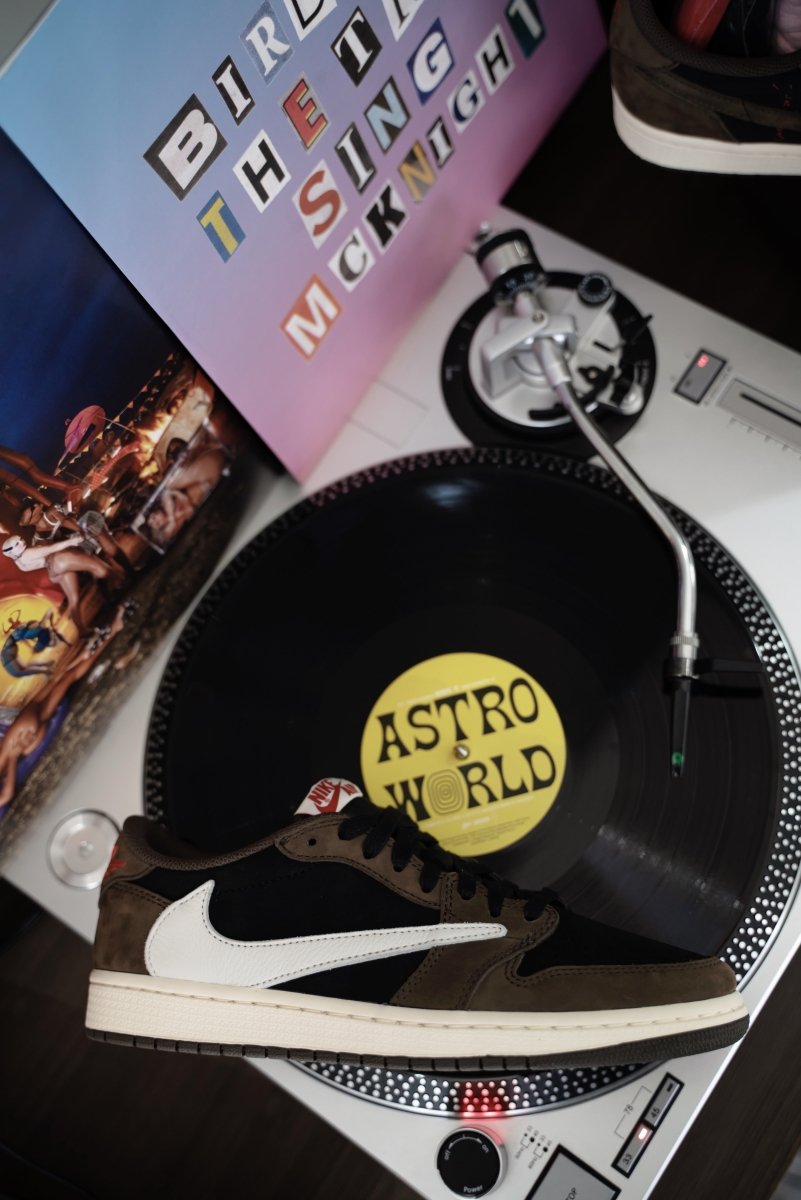 Jordan 1 Retro Low OG SP Travis Scott - La Familia Street Culture - Air Jordan - Jordan 1 Retro Low OG SP Travis Scott - La Familia Street Culture - Air Jordan - Air Jordan 1 - Air Jordan 1 low