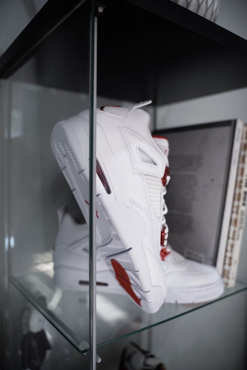 Jordan 4 Retro Metallic Red - La Familia Street Culture - Air Jordan - Jordan 4 Retro Metallic Red - La Familia Street Culture - Air Jordan - Air Jordan 4 - AJ