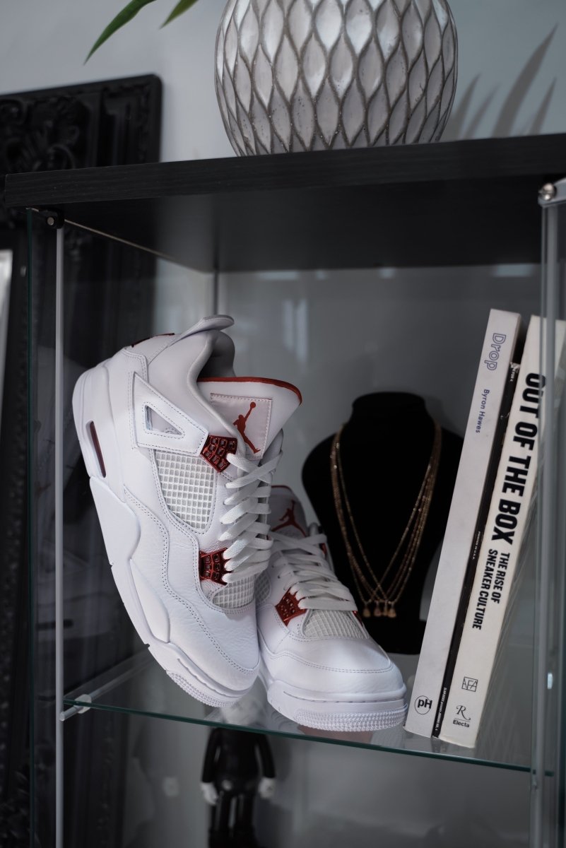 Jordan 4 Retro Metallic Red - La Familia Street Culture - Air Jordan - Jordan 4 Retro Metallic Red - La Familia Street Culture - Air Jordan - Air Jordan 4 - AJ
