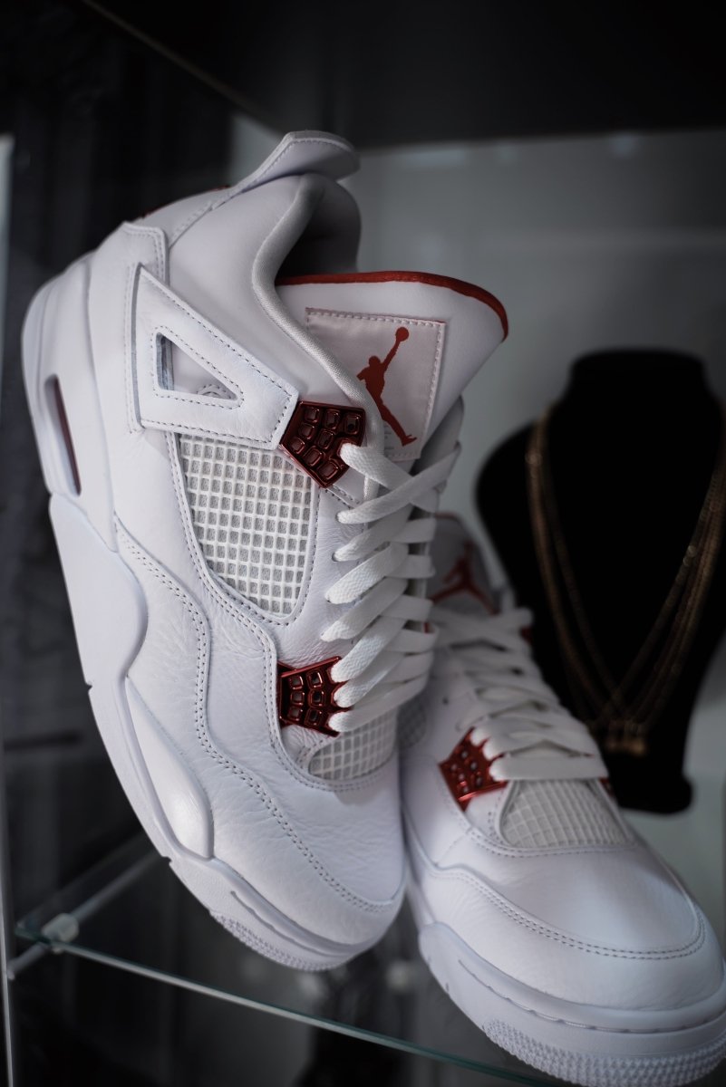 Jordan 4 Retro Metallic Red - La Familia Street Culture - Air Jordan - Jordan 4 Retro Metallic Red - La Familia Street Culture - Air Jordan - Air Jordan 4 - AJ