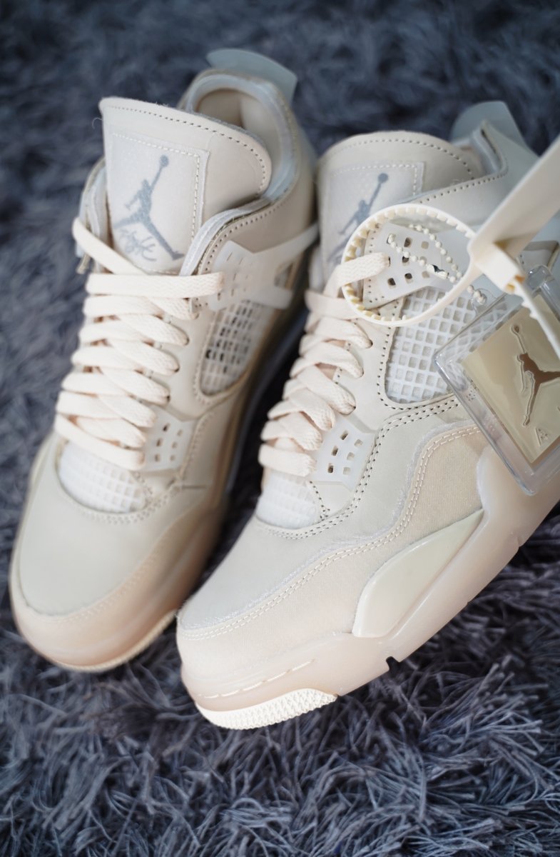 Jordan 4 retro Off - White sail (W) - La Familia Street Culture - Air Jordan - Jordan 4 retro Off - White sail (W) - La Familia Street Culture - Air Jordan - Air Jordan 4 - AJ