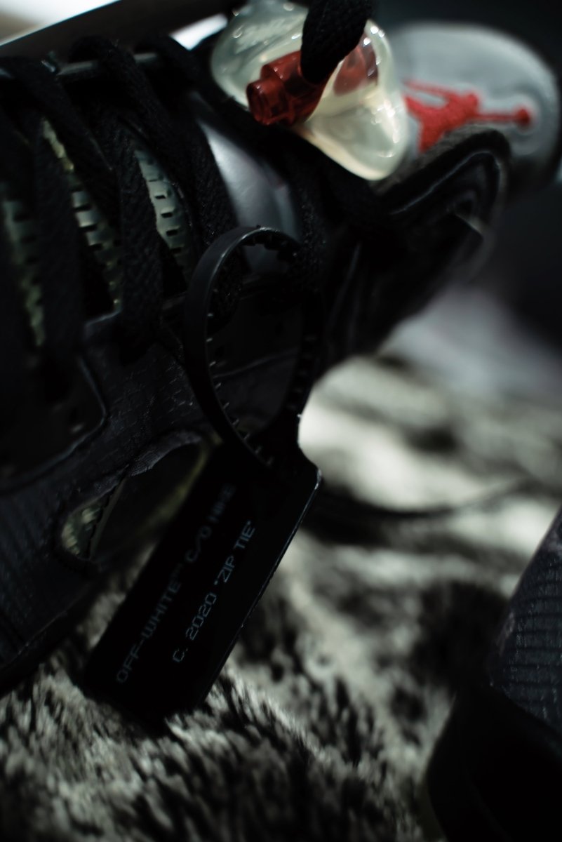 Jordan 5 Retro Off - White Black - La Familia Street Culture - Air Jordan - Jordan 5 Retro Off - White Black - La Familia Street Culture - Air Jordan - Air Jordan 5 - Basketball