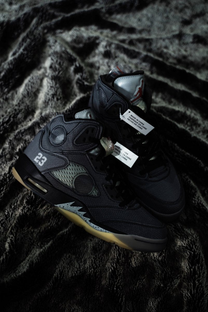 Jordan 5 Retro Off - White Black - La Familia Street Culture - Air Jordan - Jordan 5 Retro Off - White Black - La Familia Street Culture - Air Jordan - Air Jordan 5 - Basketball