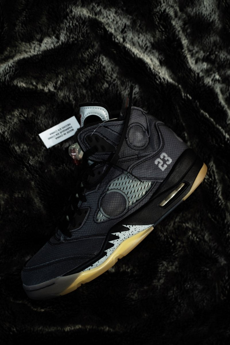 Jordan 5 Retro Off - White Black - La Familia Street Culture - Air Jordan - Jordan 5 Retro Off - White Black - La Familia Street Culture - Air Jordan - Air Jordan 5 - Basketball