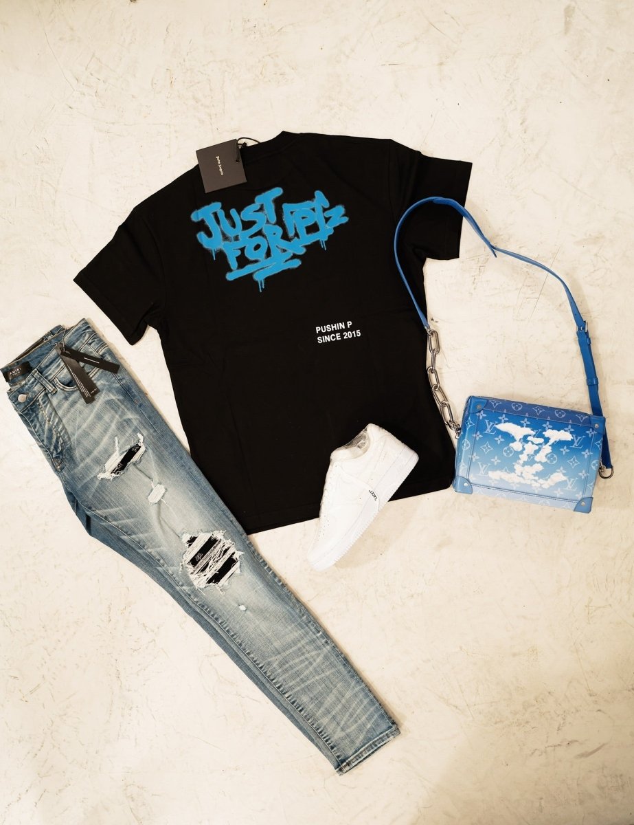 Palm Angels x Gunna Just For P’s T-shirt Black - La Familia Street Culture - PALM ANGELS - Palm Angels x Gunna Just For P’s T-shirt Black - La Familia Street Culture - Palm Angels x Gunna Just For P’s T-shirt Black -