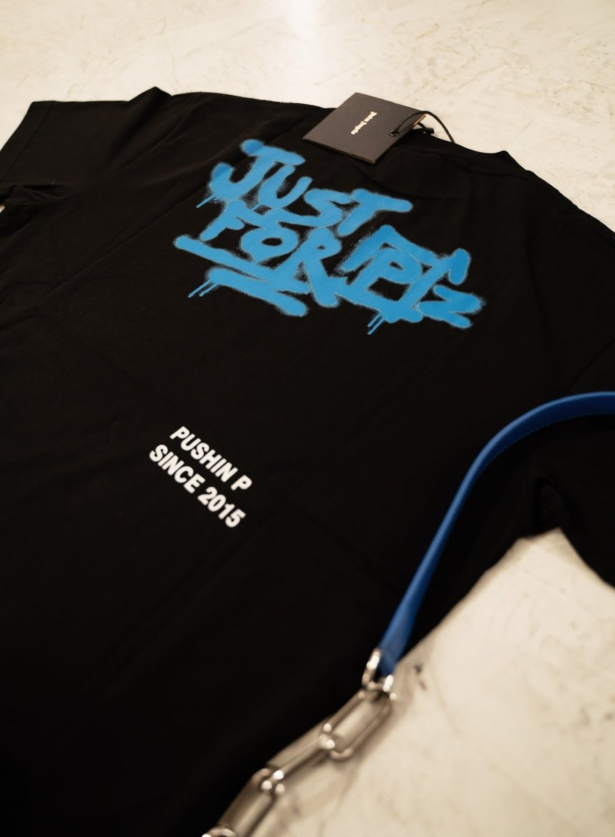 Palm Angels x Gunna Just For P’s T-shirt Black - La Familia Street Culture - PALM ANGELS - Palm Angels x Gunna Just For P’s T-shirt Black - La Familia Street Culture - Palm Angels x Gunna Just For P’s T-shirt Black -