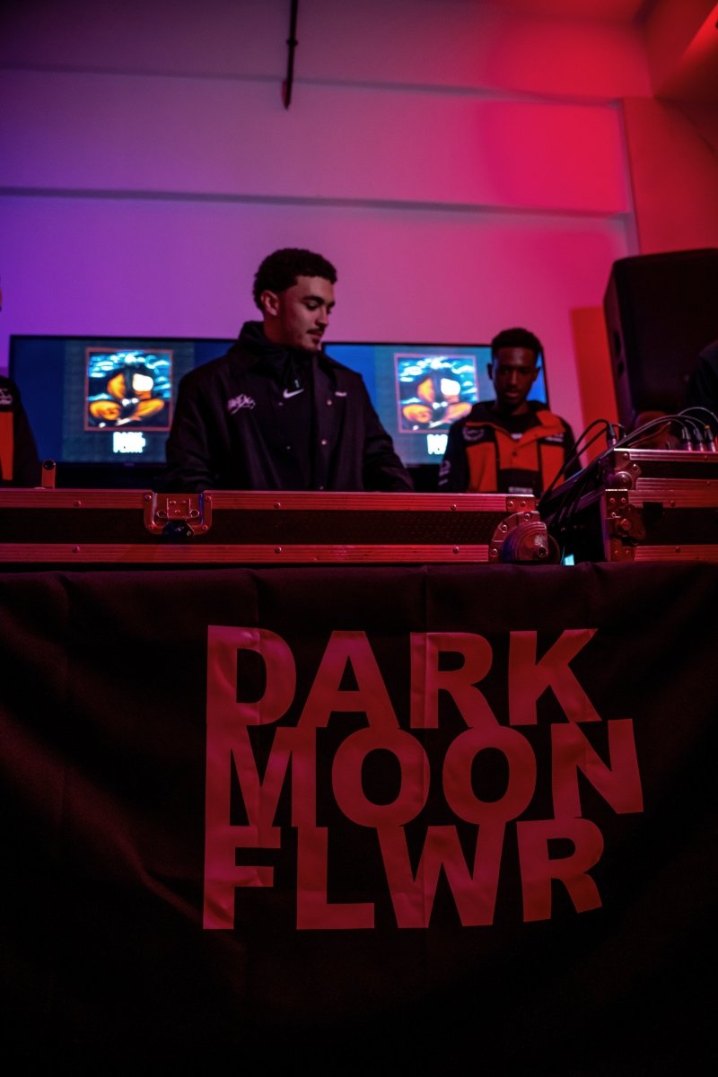 DARK MOON FLWR - LISTENING SESSION - La Familia Street Culture