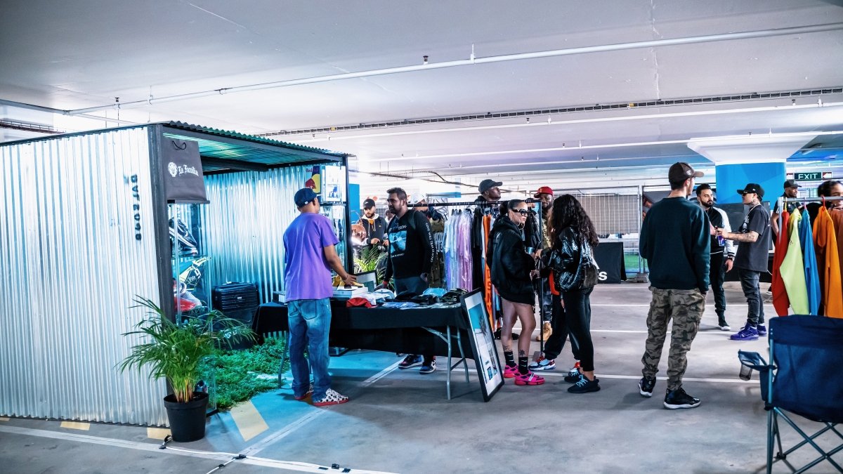 SNEAKER EXCHANGE POP UP EXPERIENCE - La Familia Street Culture