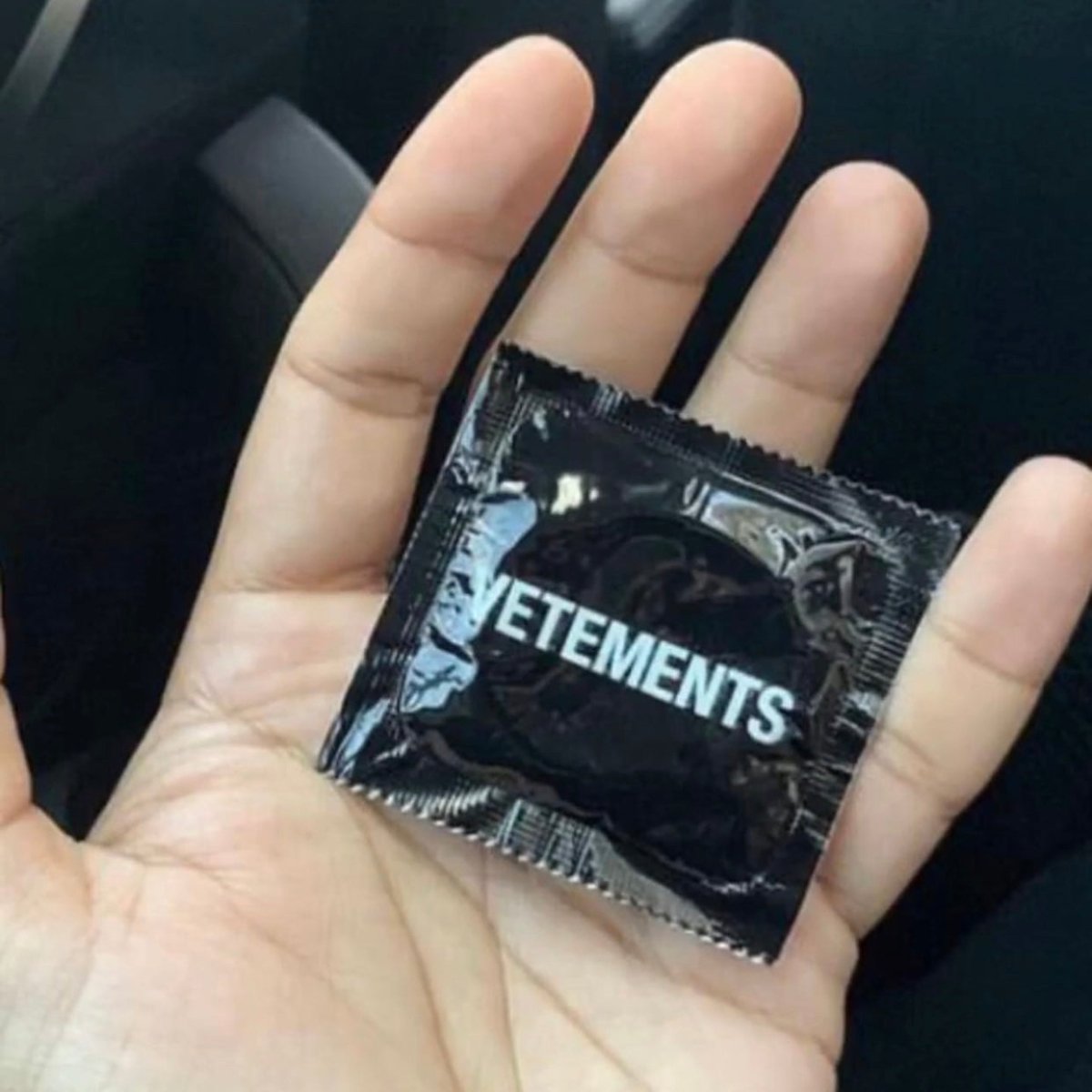 Vetements - La Familia Street Culture