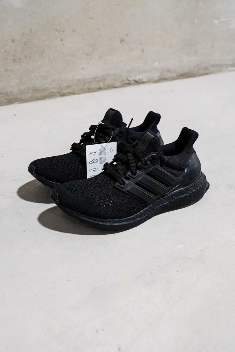Adidas Ultraboost Triple Black O.G 1.0 - La Familia Street Culture - Adidas - Adidas Ultraboost Triple Black O.G 1.0 - La Familia Street Culture - 