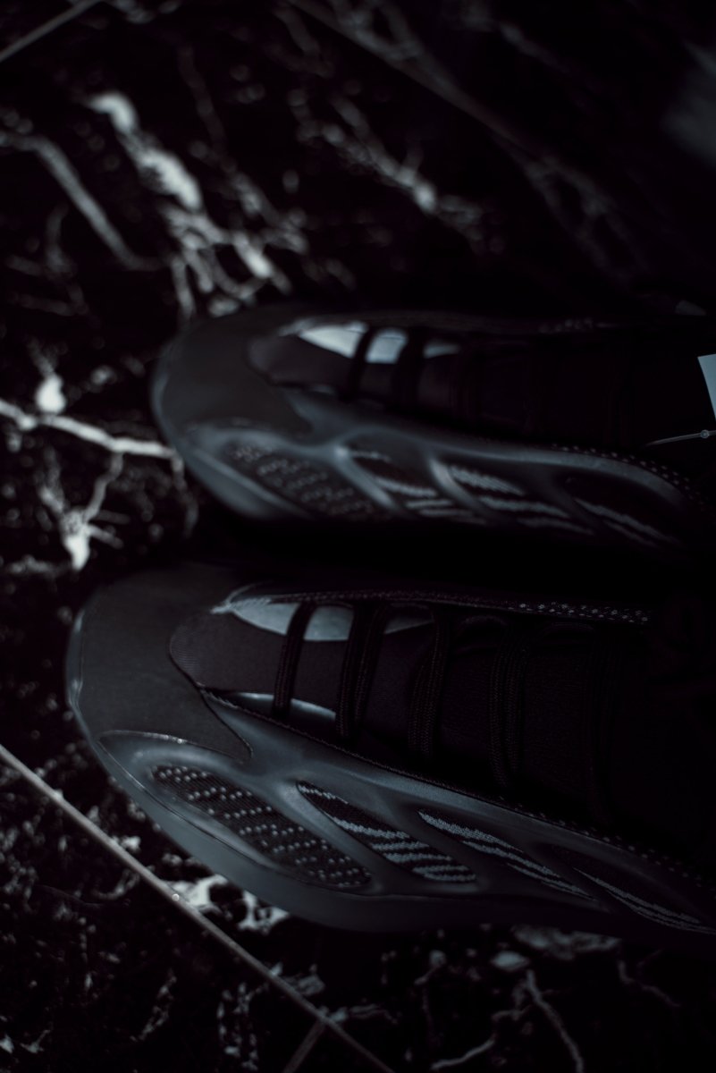 Adidas Yeezy 700 V3 Alvah - La Familia Street Culture - YEEZY - Adidas Yeezy 700 V3 Alvah - La Familia Street Culture - alvah - Kanye - Kanye West