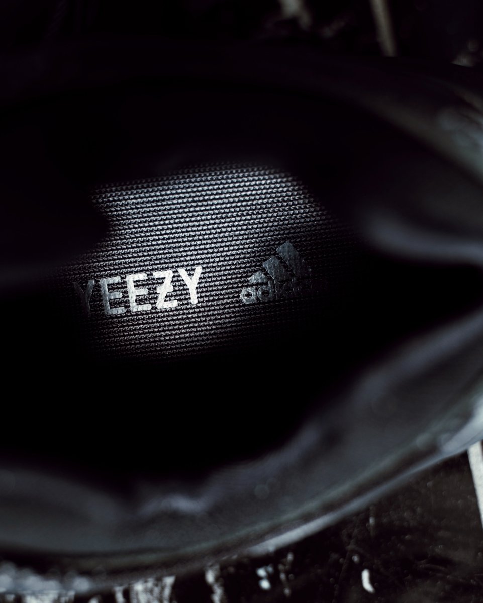 Adidas Yeezy 700 V3 Alvah - La Familia Street Culture - YEEZY - Adidas Yeezy 700 V3 Alvah - La Familia Street Culture - alvah - Kanye - Kanye West