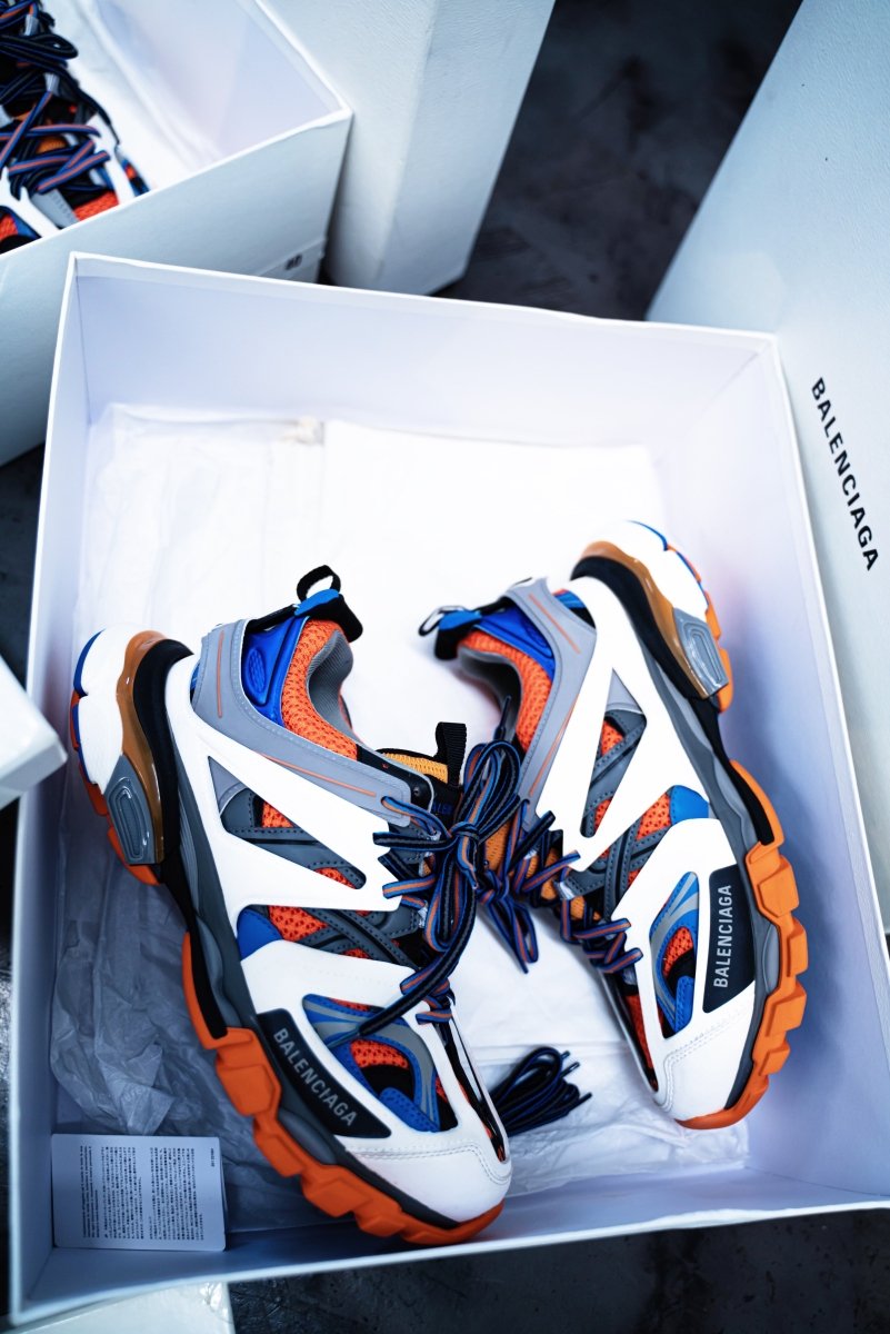 Balenciaga Track Runner, Orange - La Familia Street Culture - Balenciaga - Balenciaga Track Runner, Orange - La Familia Street Culture - Balenci - Balenciaga - Hypebeast