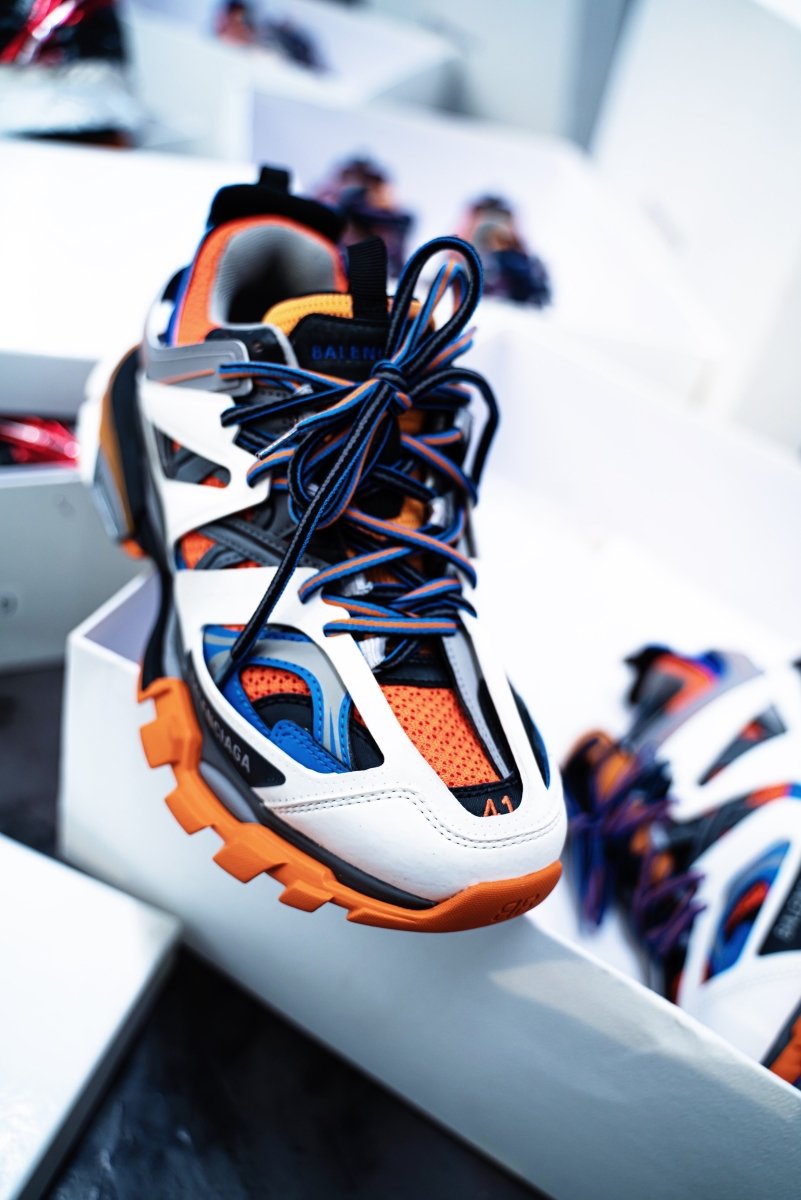 Balenciaga Track Runner, Orange - La Familia Street Culture - Balenciaga - Balenciaga Track Runner, Orange - La Familia Street Culture - Balenci - Balenciaga - Hypebeast