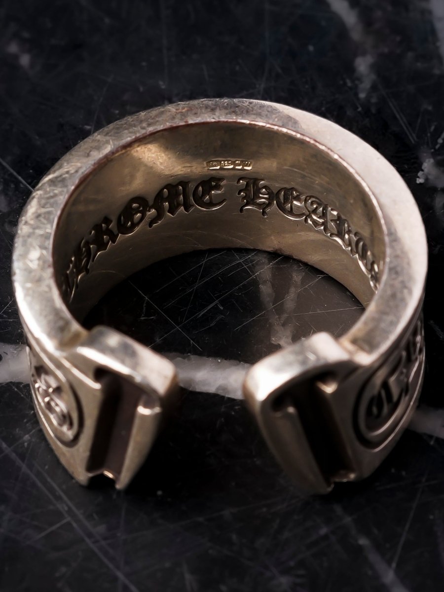 Chrome Hearts Horseshoe Scroll Label Ring (.925 Silver) - La Familia Street Culture - Chrome Hearts - Chrome Hearts Scroll Logo Horse Shoe Ring (.925 Silver) - Hype - hype beast