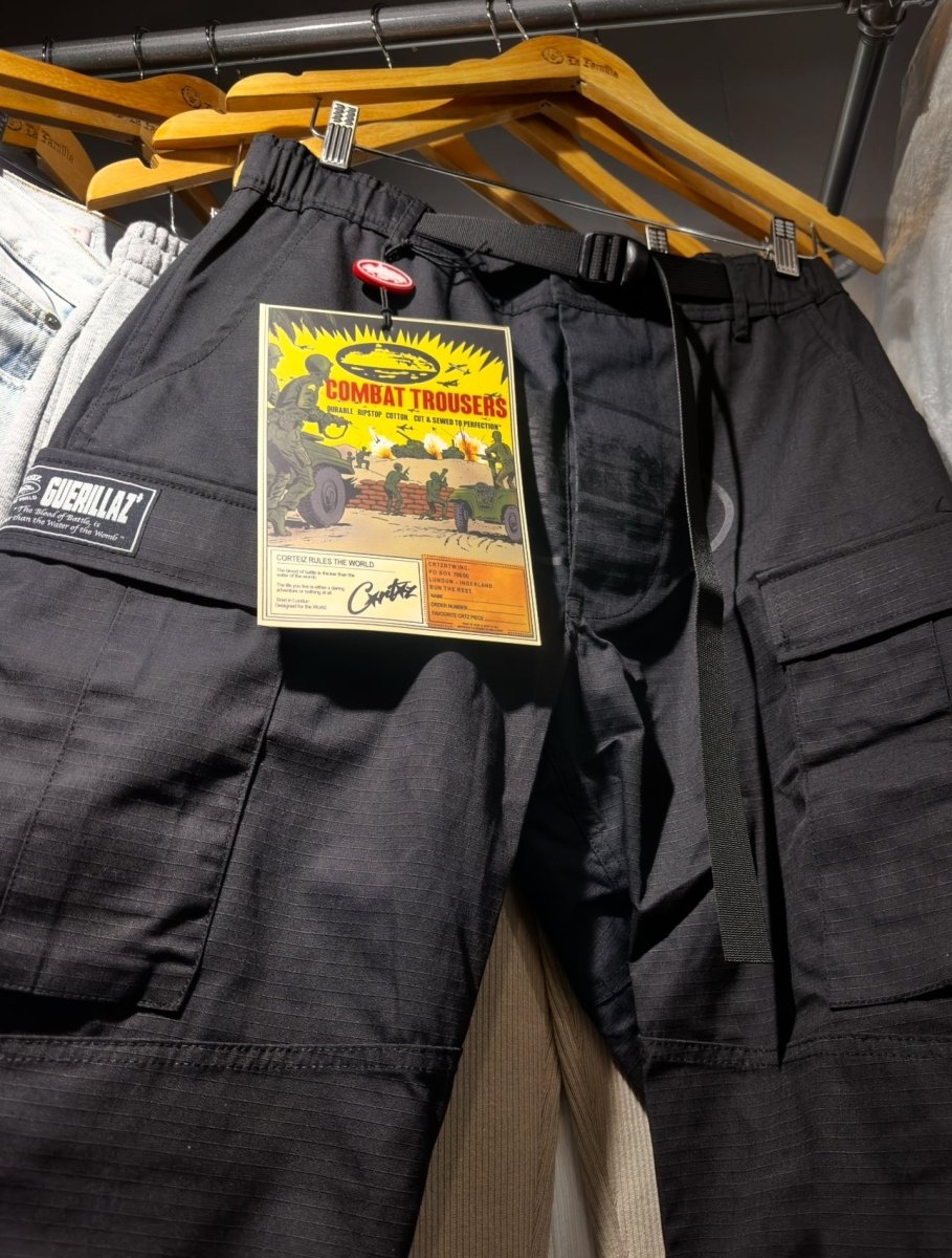 Corteiz Guerillaz Cargos Triple Black - La Familia Street Culture - Corteiz - Corteiz Guerillaz Cargos Triple Black - Apparel - CARGO - Corteiz