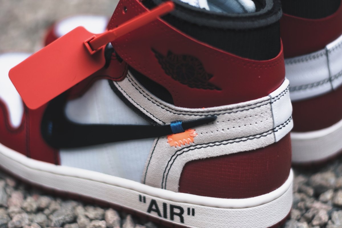 Jordan 1 Off - White retro The 10: Chicago - La Familia Street Culture - Air Jordan - Jordan 1 Off - White retro The 10: Chicago - La Familia Street Culture - Air Jordan - Chicago - Deconstructed