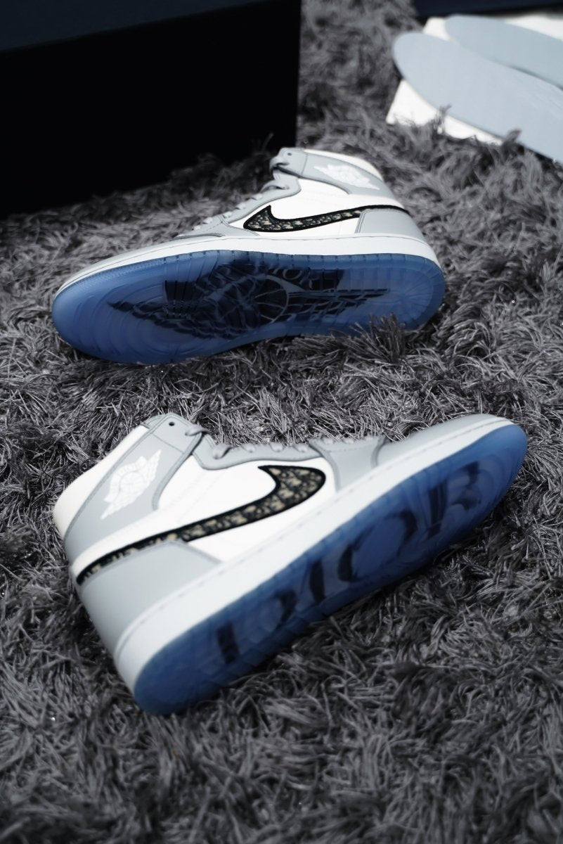 Jordan 1 Retro High Dior - La Familia Street Culture - Air Jordan - Jordan 1 Retro High Dior - La Familia Street Culture - air Dior - Air Jordan - Air Jordan 1