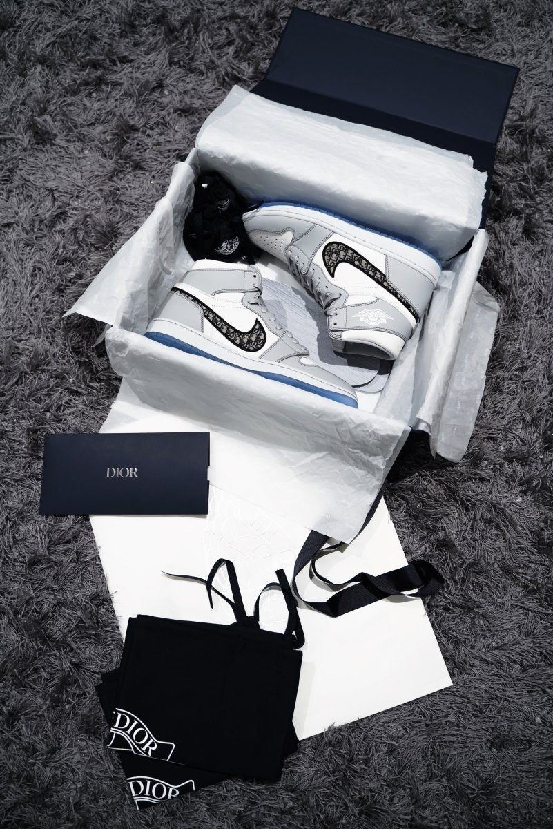 Jordan 1 Retro High Dior - La Familia Street Culture - Air Jordan - Jordan 1 Retro High Dior - La Familia Street Culture - air Dior - Air Jordan - Air Jordan 1