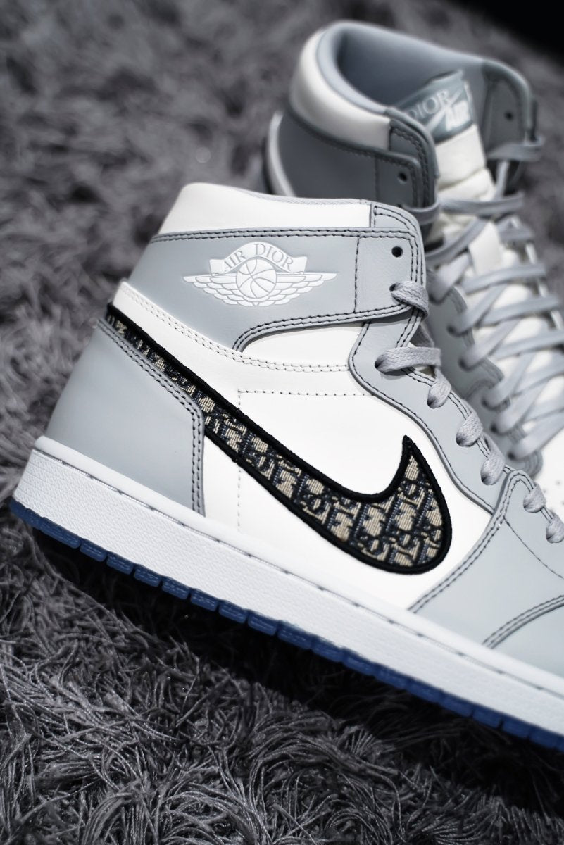 Jordan 1 Retro High Dior - La Familia Street Culture - Air Jordan - Jordan 1 Retro High Dior - La Familia Street Culture - air Dior - Air Jordan - Air Jordan 1