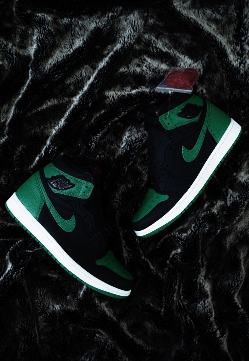 Jordan 1 Retro High Pine Green Black - La Familia Street Culture - Air Jordan - Jordan 1 Retro High Pine Green Black - La Familia Street Culture - Air Jordan - Air Jordan 1 - AJ