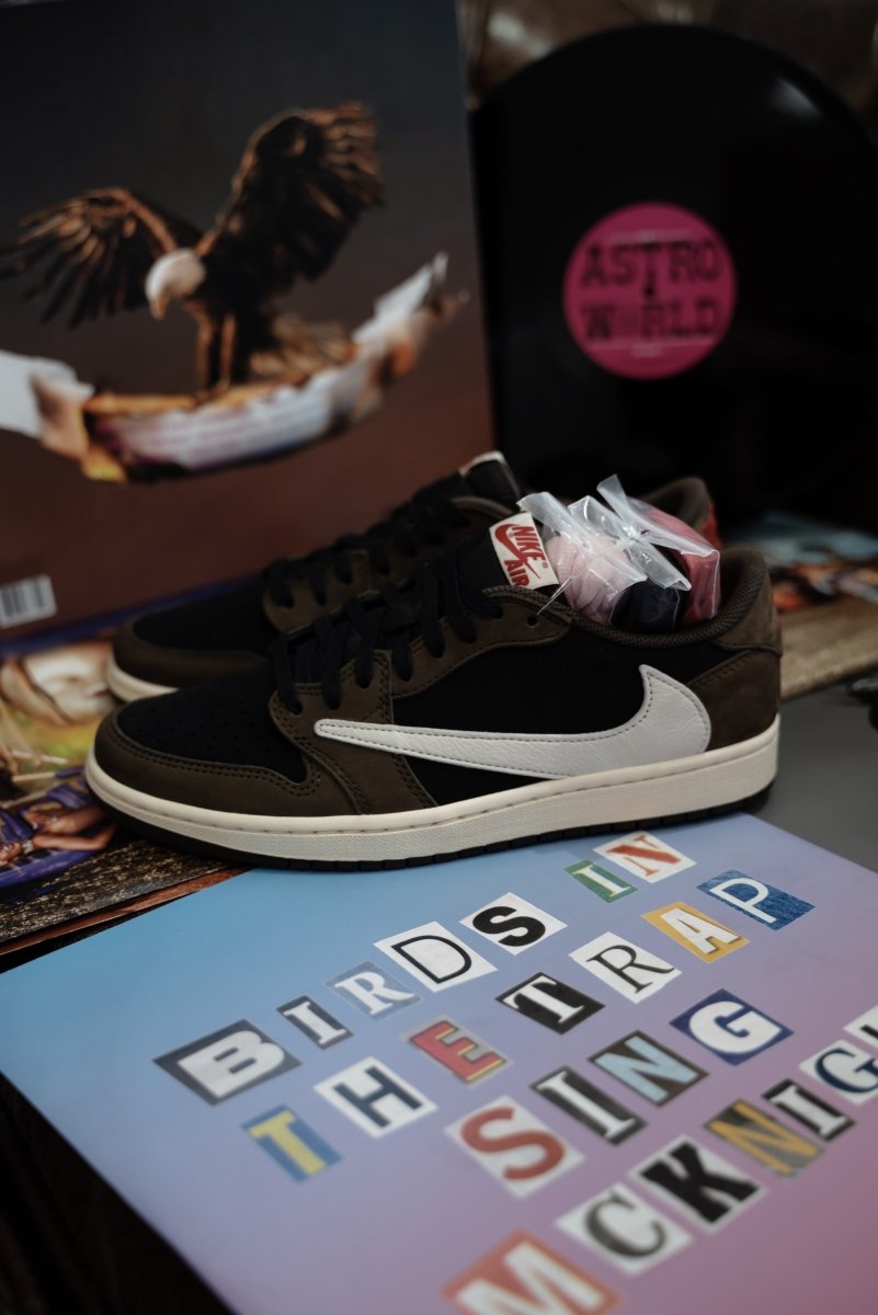 Jordan Retro Low OG SP Travis Scott -La Familia – La