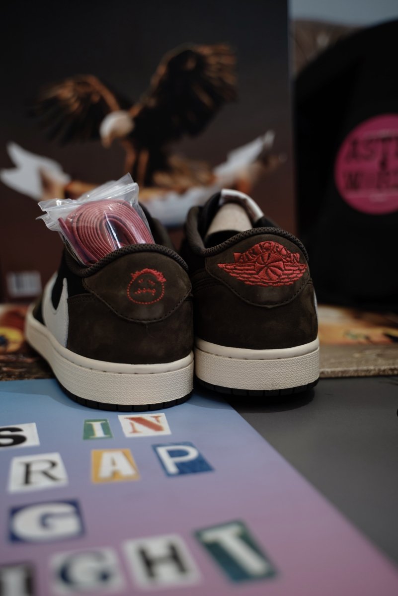 Jordan 1 Retro Low OG SP Travis Scott - La Familia Street Culture - Air Jordan - Jordan 1 Retro Low OG SP Travis Scott - La Familia Street Culture - Air Jordan - Air Jordan 1 - Air Jordan 1 low