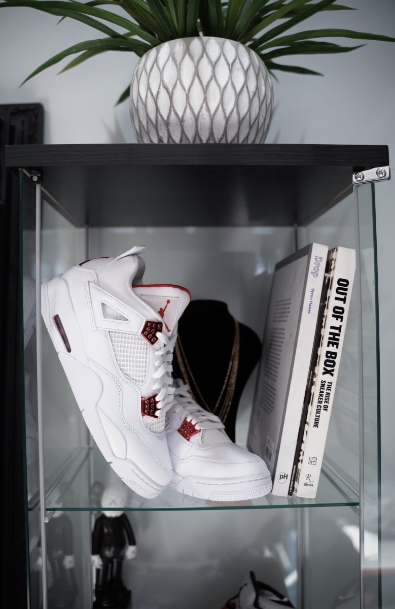 Jordan 4 Retro Metallic Red - La Familia Street Culture - Air Jordan - Jordan 4 Retro Metallic Red - La Familia Street Culture - Air Jordan - Air Jordan 4 - AJ