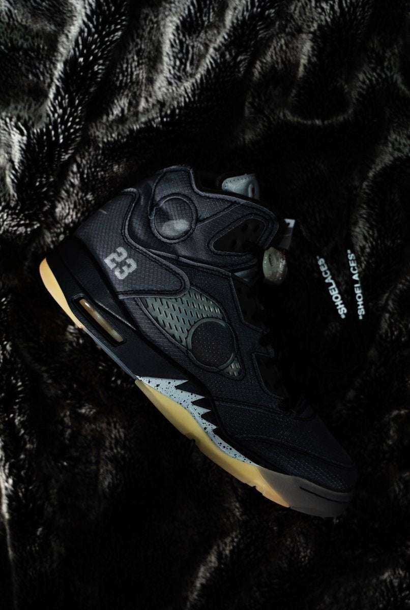 Jordan 5 Retro Off - White Black - La Familia Street Culture - Air Jordan - Jordan 5 Retro Off - White Black - La Familia Street Culture - Air Jordan - Air Jordan 5 - Basketball